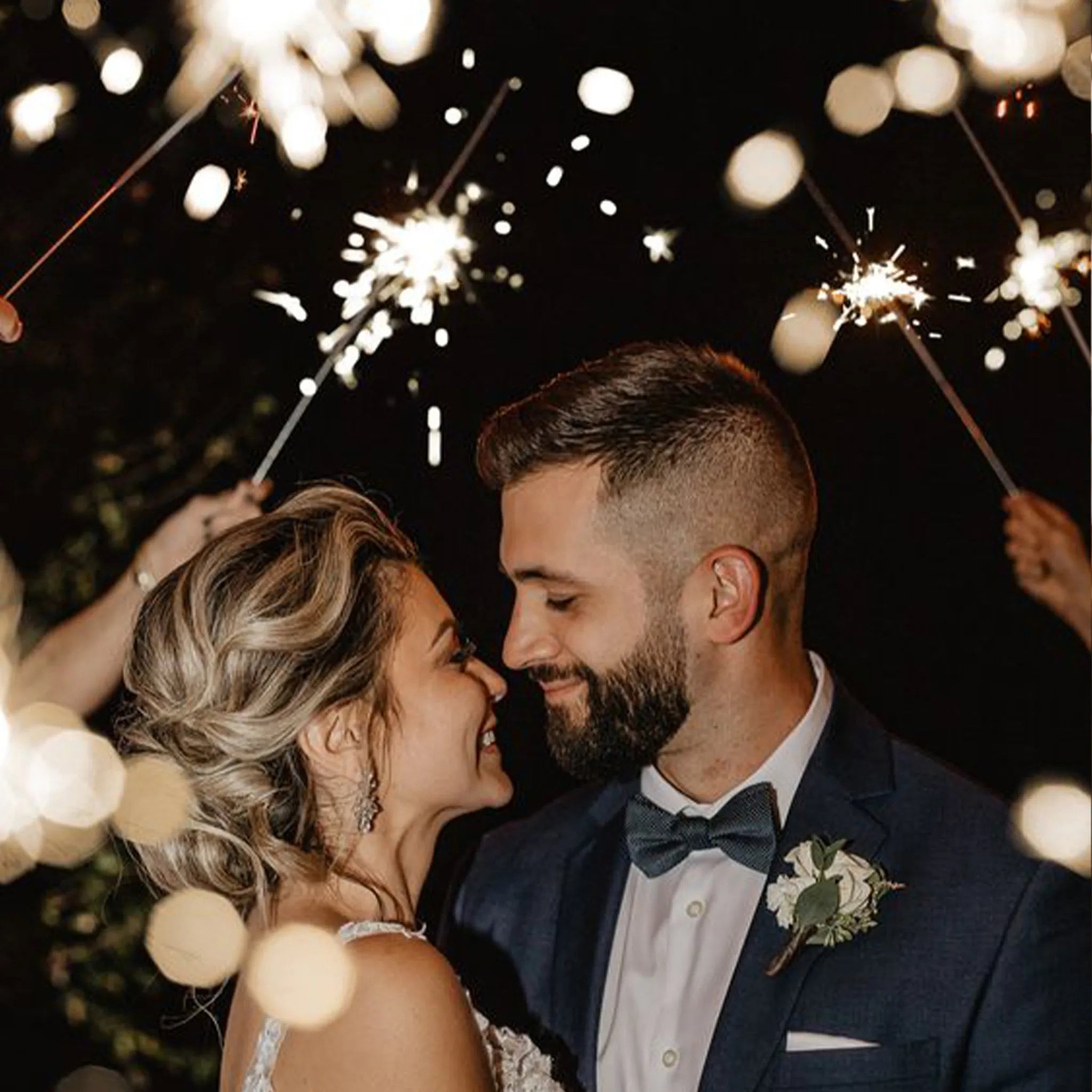 36-inch-wedding-sparkler-kiss
